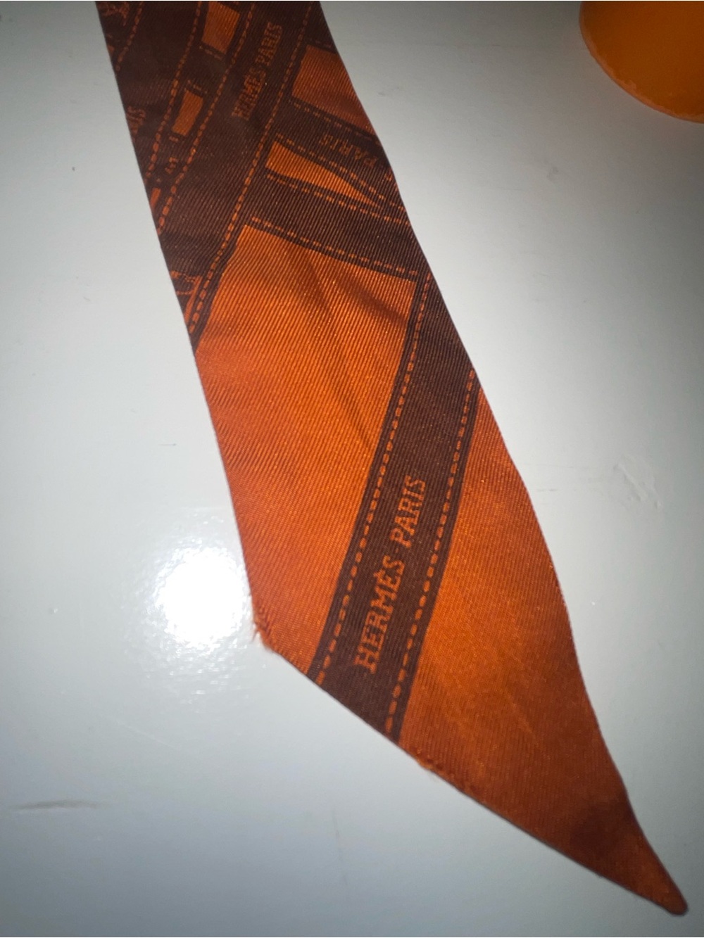 Hermès Twilly Scarf Orange Brown Pattern with Box - Fair Condition - Picture 5 of 11